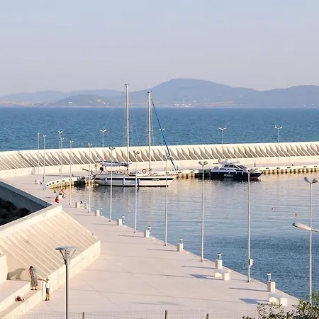 в непосредствена близост до плажа Iii Burgas