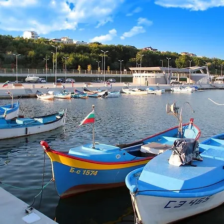 в непосредствена близост до плажа Iii Бургас