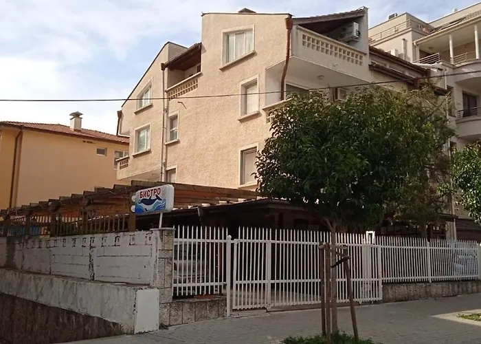 в непосредствена близост до плажа Iii Apartment *