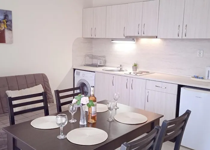 в непосредствена близост до плажа Iii Apartment