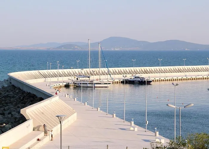 в непосредствена близост до плажа Iii Бургас