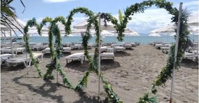 в непосредствена близост до плажа Iii Burgas