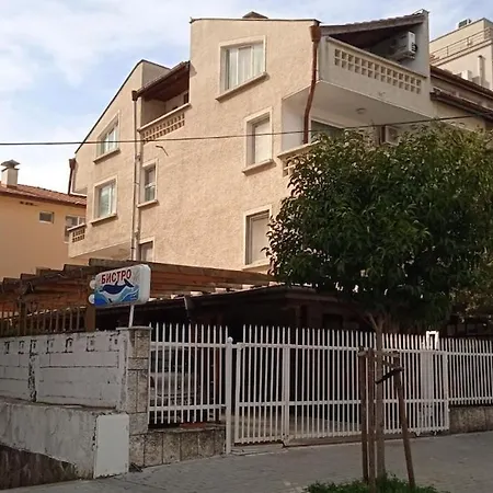 в непосредствена близост до плажа Iii Apartment *