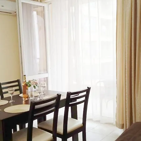 в непосредствена близост до плажа Iii Apartment *